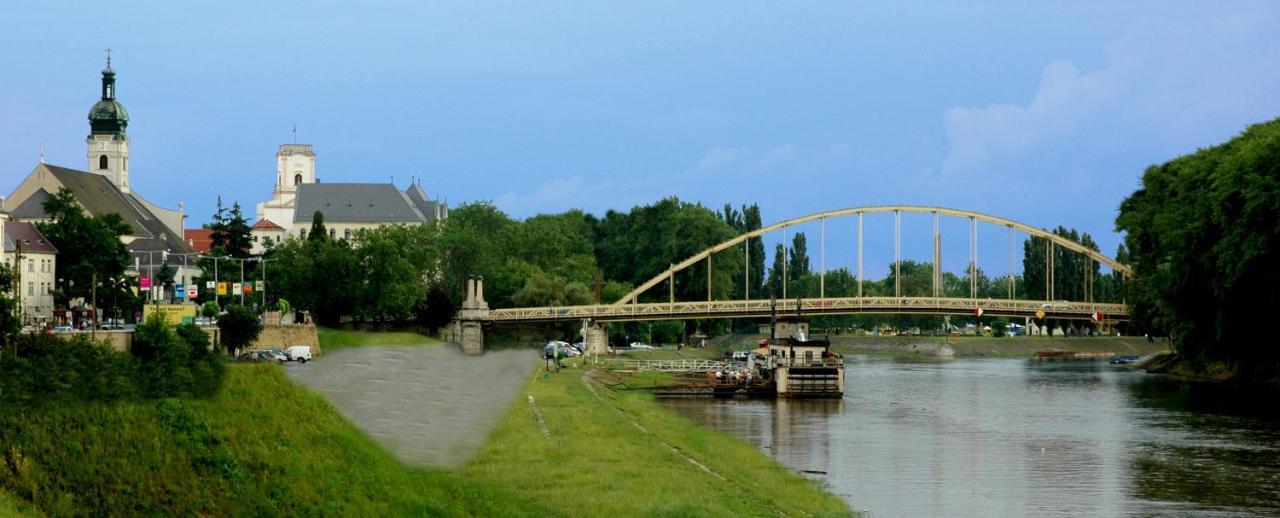 Dunalux Apartman Győr Exteriör bild