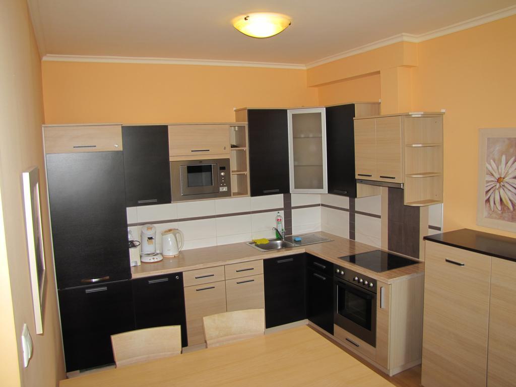 Dunalux Apartman Győr Rum bild