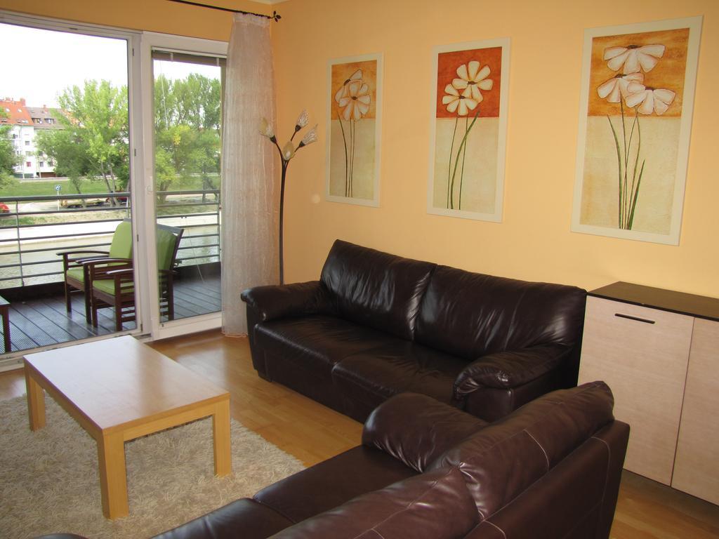 Dunalux Apartman Győr Rum bild