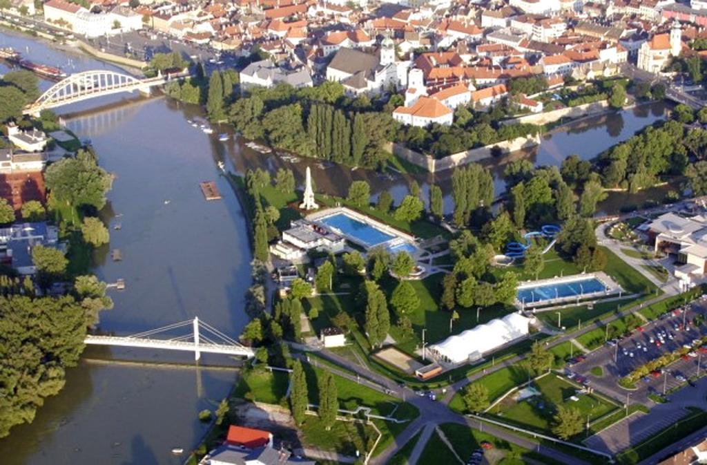 Dunalux Apartman Győr Rum bild