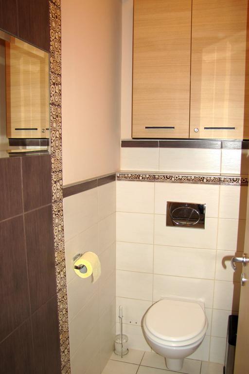 Dunalux Apartman Győr Rum bild