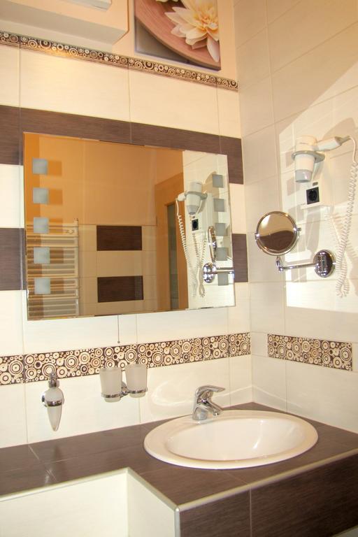 Dunalux Apartman Győr Rum bild