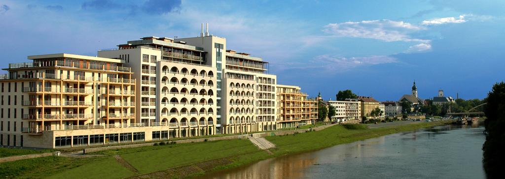 Dunalux Apartman Győr Exteriör bild
