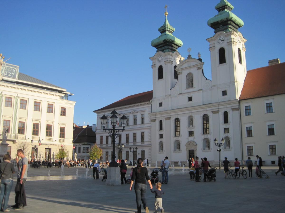 Dunalux Apartman Győr Exteriör bild